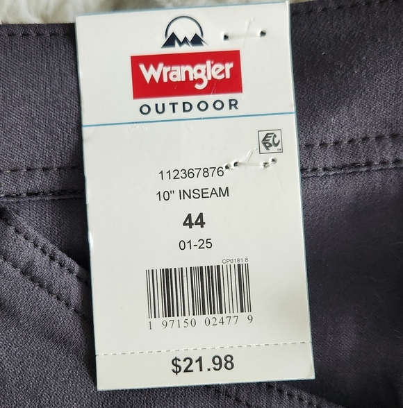 🩳 Wrangler Men’s Black Outdoor Cargo Shorts – Size 44, NWT, 10” Inseam, UPF 40 - Picture 4 of 12